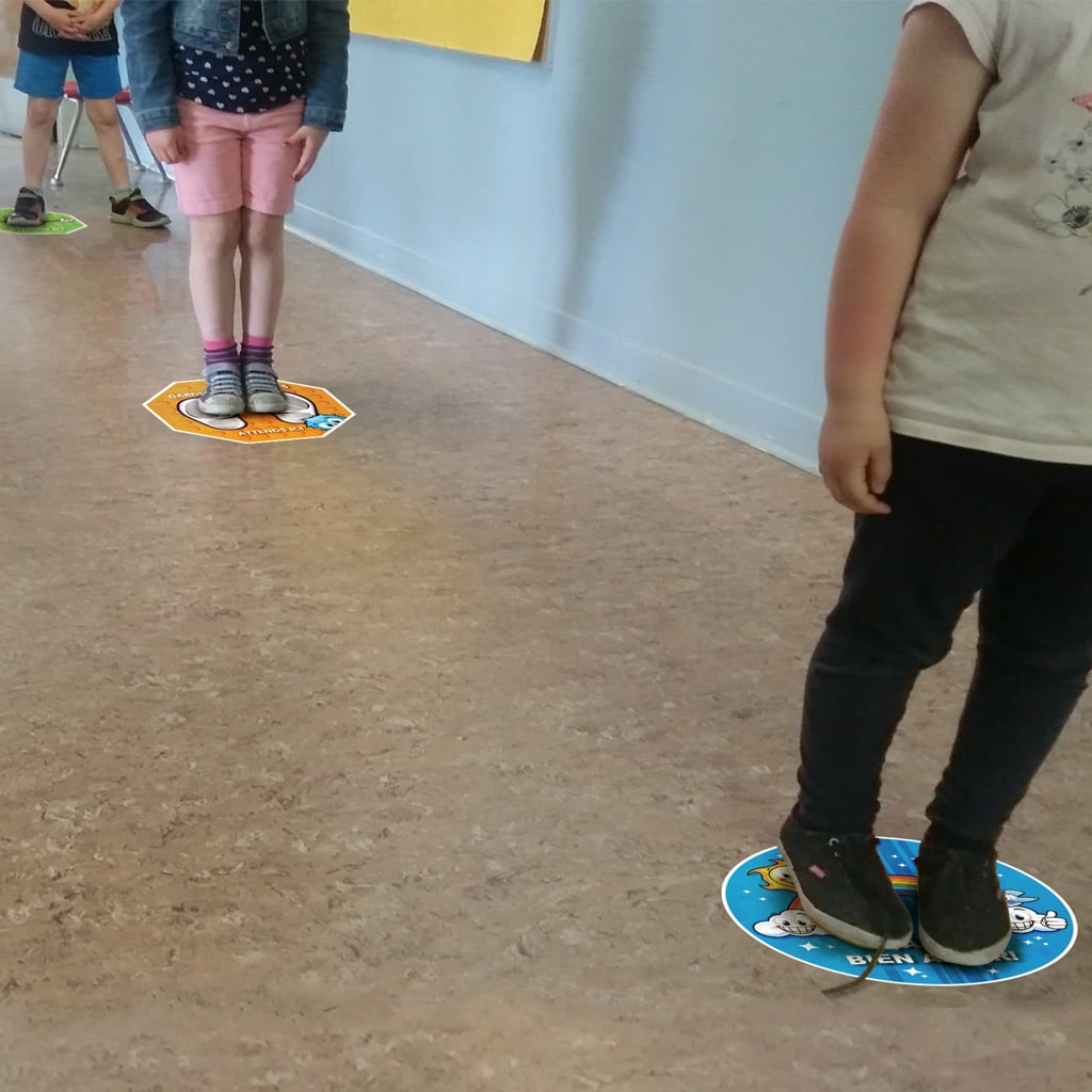 Autocollants plancher de distanciation sociale – Entrée de la classe – Image 2